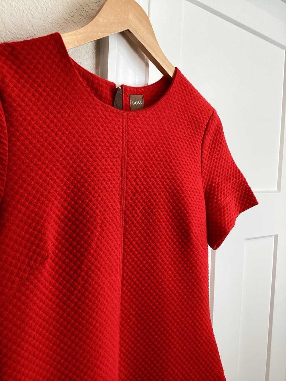 BOSS Zippered Midi Sheath Dress Textured Short Sleeve Red Gold Size 6 - Picture 4 of 14